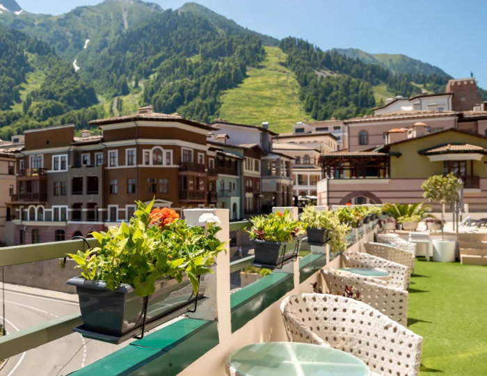Открытая летняя терраса - Отель Rixos Krasnaya Polyana Sochi / Риксос Красная Поляна Сочи