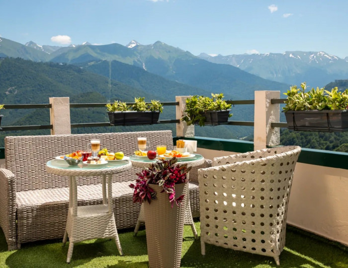 Открытая летняя терраса - Отель Rixos Krasnaya Polyana Sochi / Риксос Красная Поляна Сочи