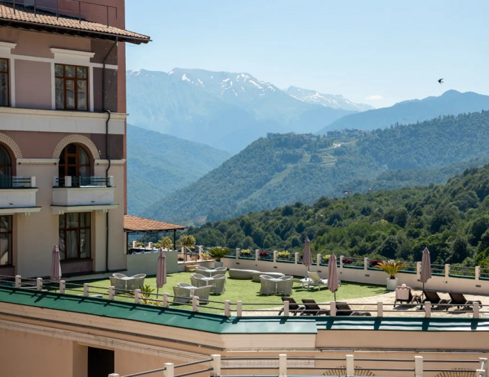 Открытая летняя терраса - Отель Rixos Krasnaya Polyana Sochi / Риксос Красная Поляна Сочи